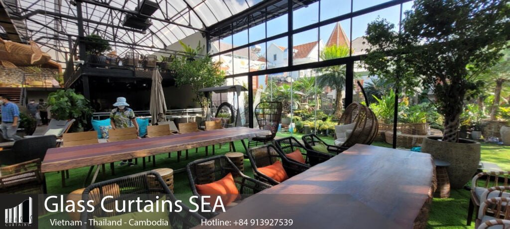 Glass Curtain Sea thi công cửa kính lùa không khung cho URBAN GARDEN SHOWROOM