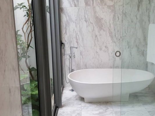 Thi công vách kính nhà tắm cửa lùa tại Glass Curtains SEA sang trọng