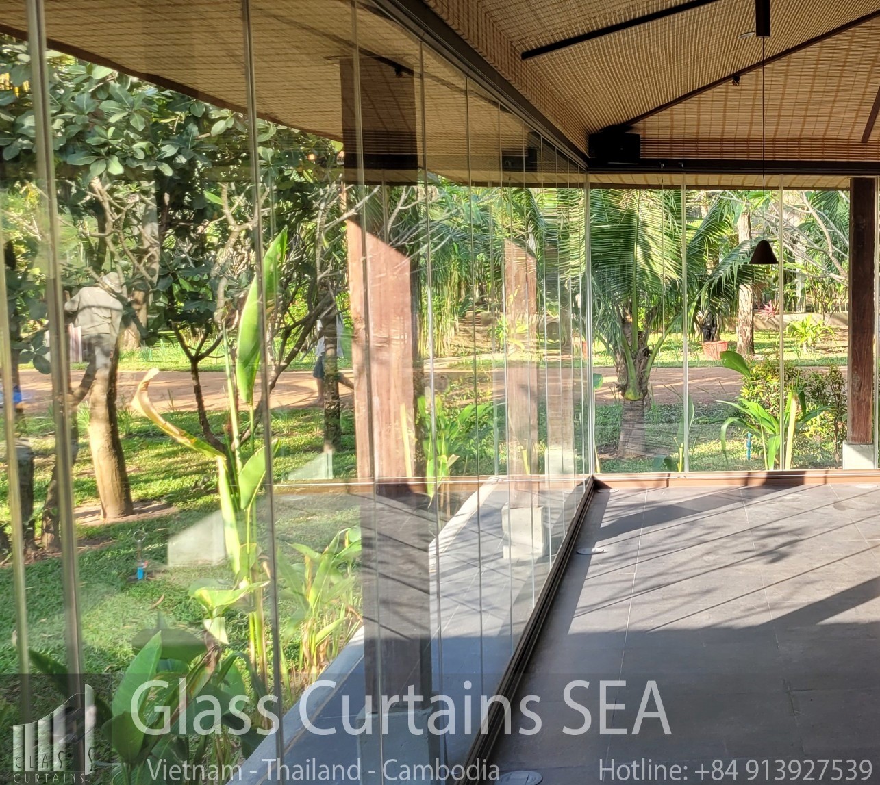 Thi công vách ngăn di động nhà hàng tại Glass Curtains SEA 03