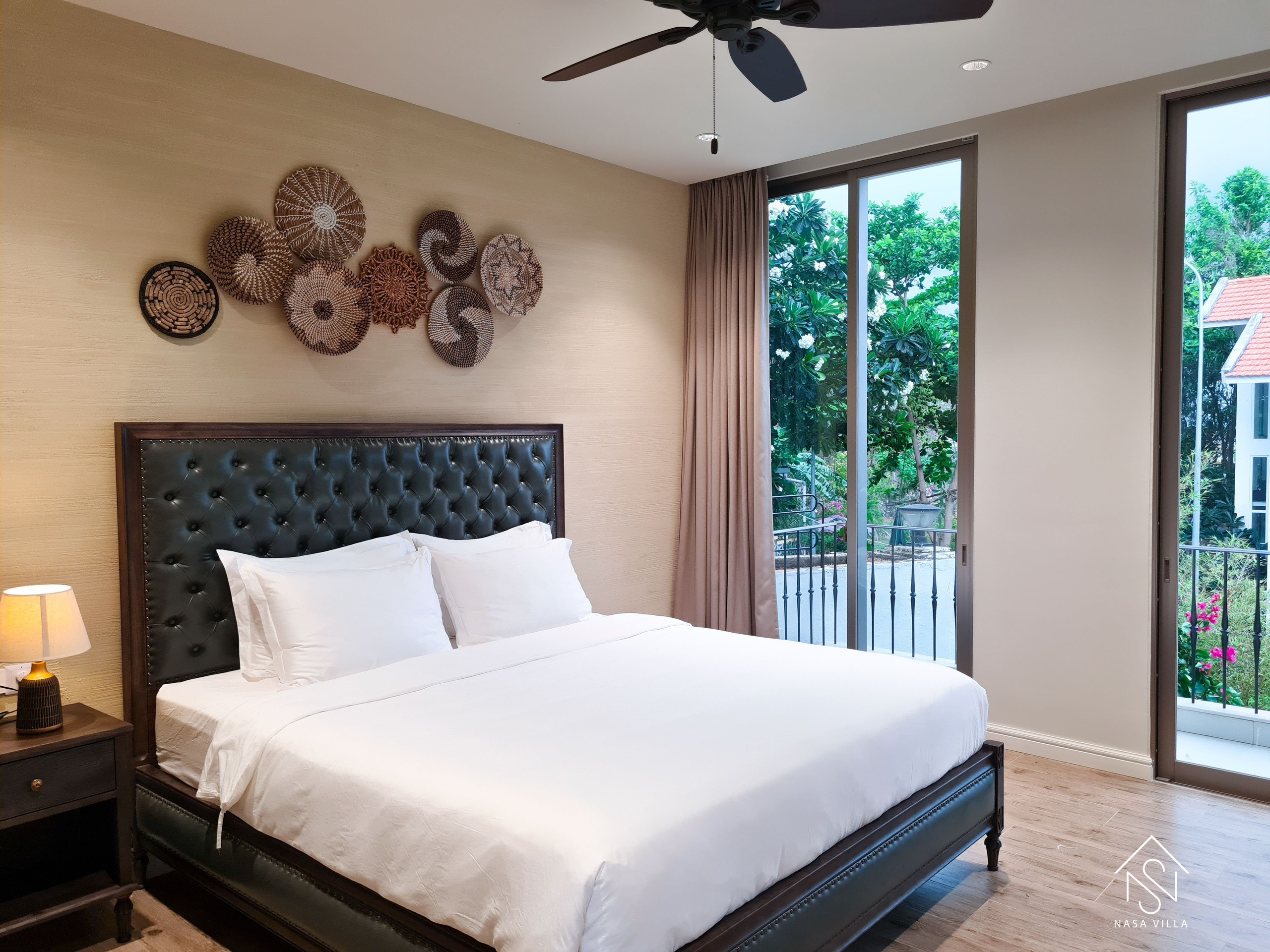 Thi công vách ngăn kính phòng ngủ đẹp tại Glass Curtains SEA hiện đại