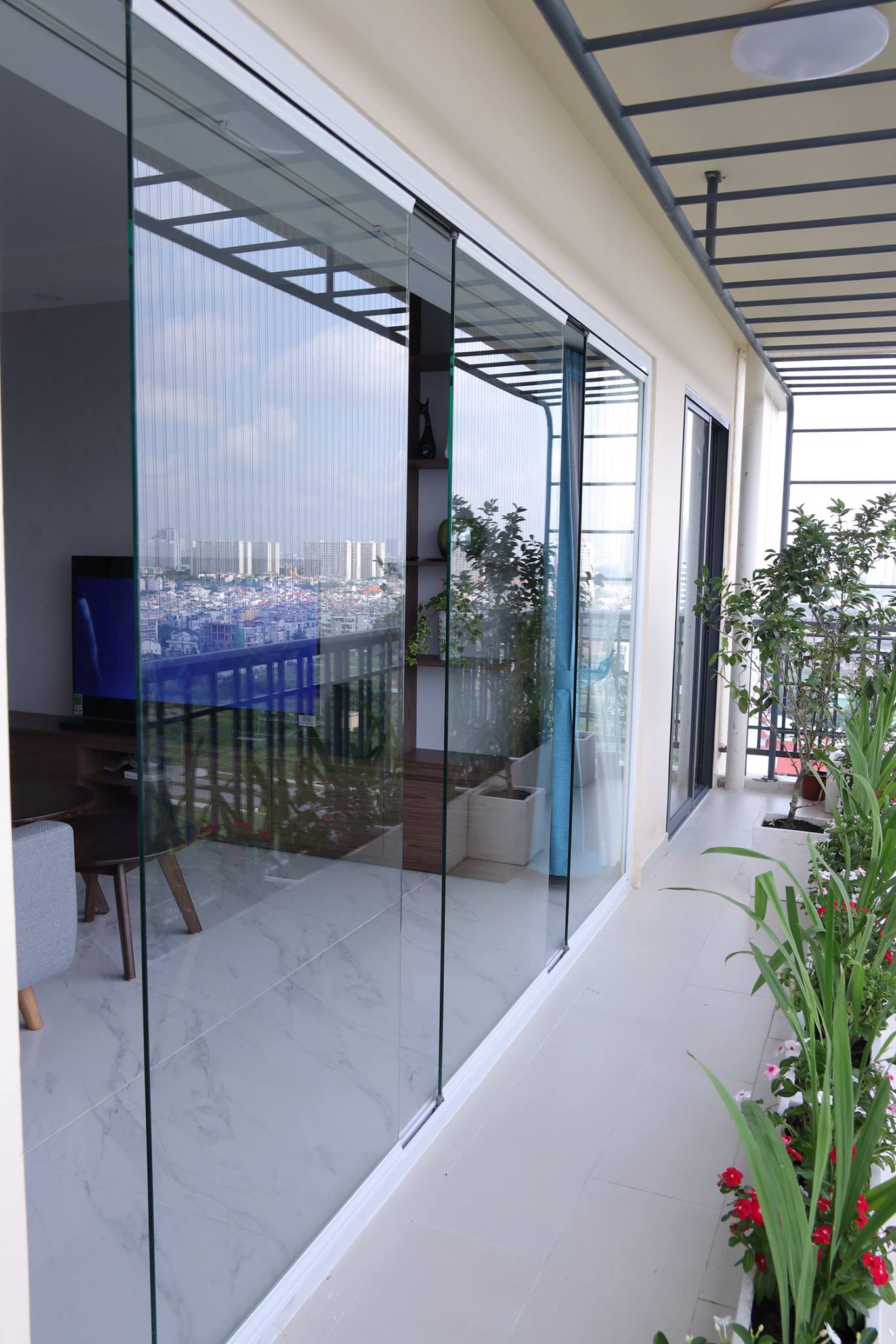 Glass Curtain Sea thi công vách ngăn nhôm kính cửa lùa 4