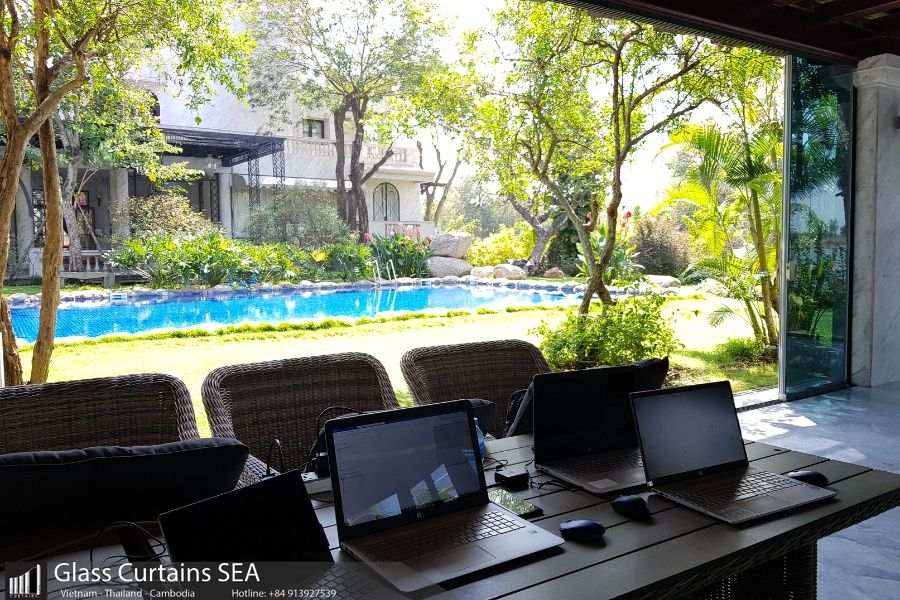 vách ngăn phòng ăn glass curtain sea