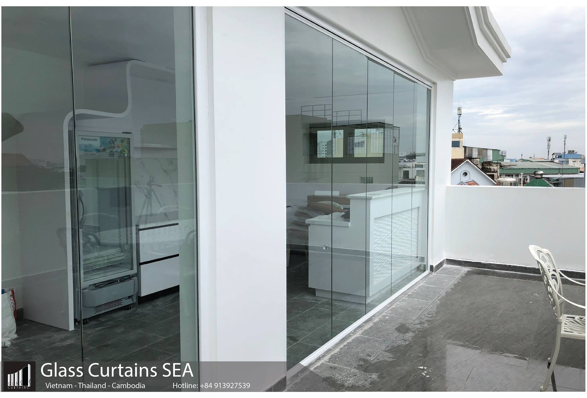 Glass Curtain Sea thi công vách ngăn phòng bếp và phòng khách 9